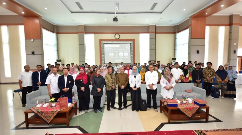 Universitas Trunojoyo Madura (UTM) melalui LPPM menggelar Seminar Nasional JRG (Jamu, Rempah, dan Garam). Menghadirkan pakar dari BRIN hingga praktisi industri, acara ini mengupas peran strategis sektor tersebut dalam dinamika ekonomi dan kesehatan masyarakat Madura serta perkembangan teknologi terbarunya.